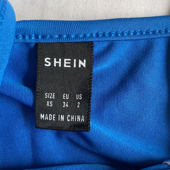 Crop top🌺 - Picture 2 of 3